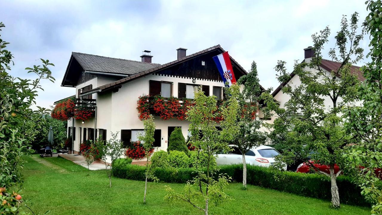 Lika Story Apartment Josipdol Exterior photo